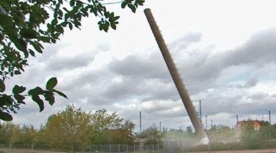 50 Meter hoher Schornstein in Arnstadt gesprengt